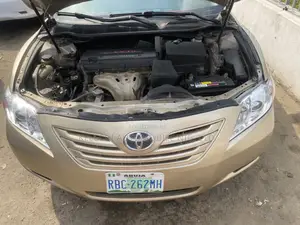 Toyota Camry LE 4dr Sedan (2.4L 4cyl 5A) 2009 Gold