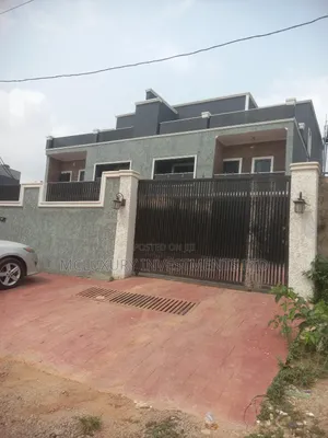 5bdrm Duplex in Estate Beside for sale