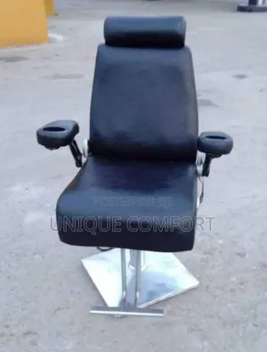 Imported Executive Stylist/Barber Chair With Clipper Holders