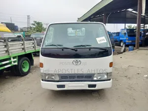 Toyota Dyna 100 With 4 Tyres