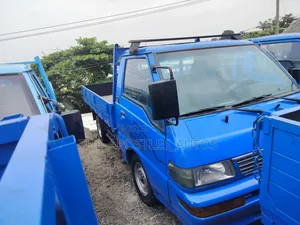 Blue Color Derica Mitsubishi Truck With Injector Engine