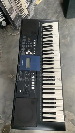 Yamaha PSR E333 61-Key Touch Sensitive Keyboard