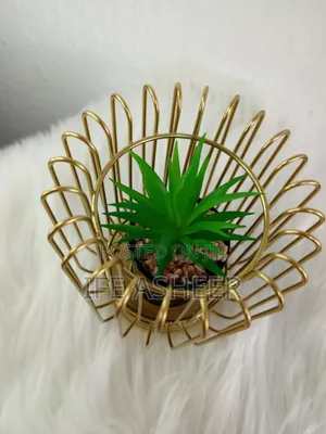 Gold Flower Vase for Shelves Tables 004