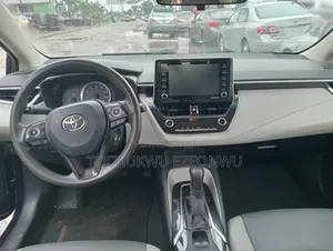 Toyota Corolla LE 2021 Blue