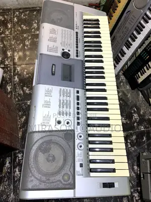 Yamaha E403 Electronic Keyboard