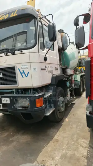 Clean Foreign Used Mounted Concrete Mixer Pump Truck