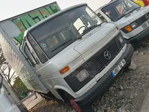 Mercedes Benz 608 Container Body Truck