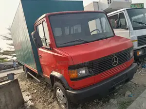 Mercedes Benz 709 Cargo Truck