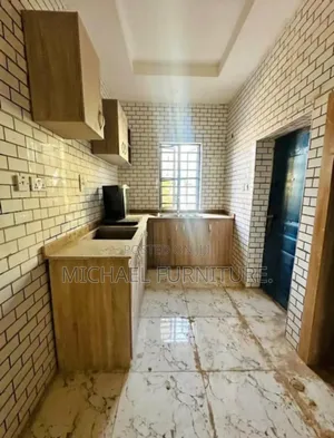 Standard Kitchen Cabinet With Exquisite Craftsmanship