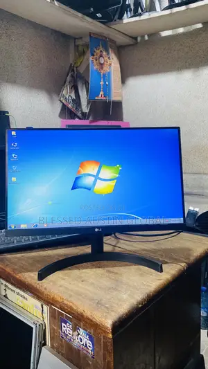 22 Inches Frameless Monitor