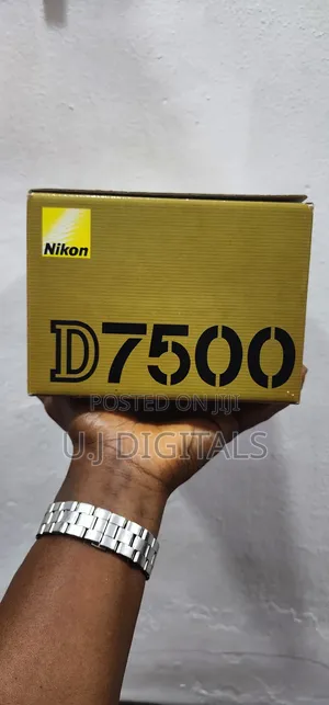 Nikon D7500 Camera With 18-140mm.Lens