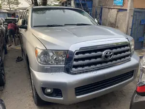 Toyota Sequoia 2010 Silver