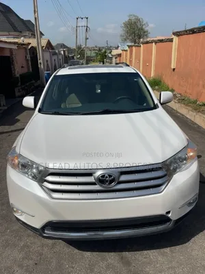 Toyota Highlander Plus 3.5L 4WD 2013 White