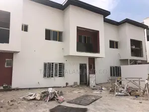 4bdrm Townhouse/Terrace in Iyanganku for sale