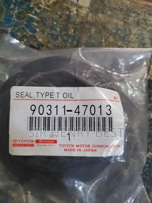 Front Drive Shaft Oil Seal RH .Toyota/ Lexus