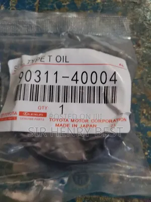 Front Drive Shaft Oil Seal RH .Toyota/ Lexus