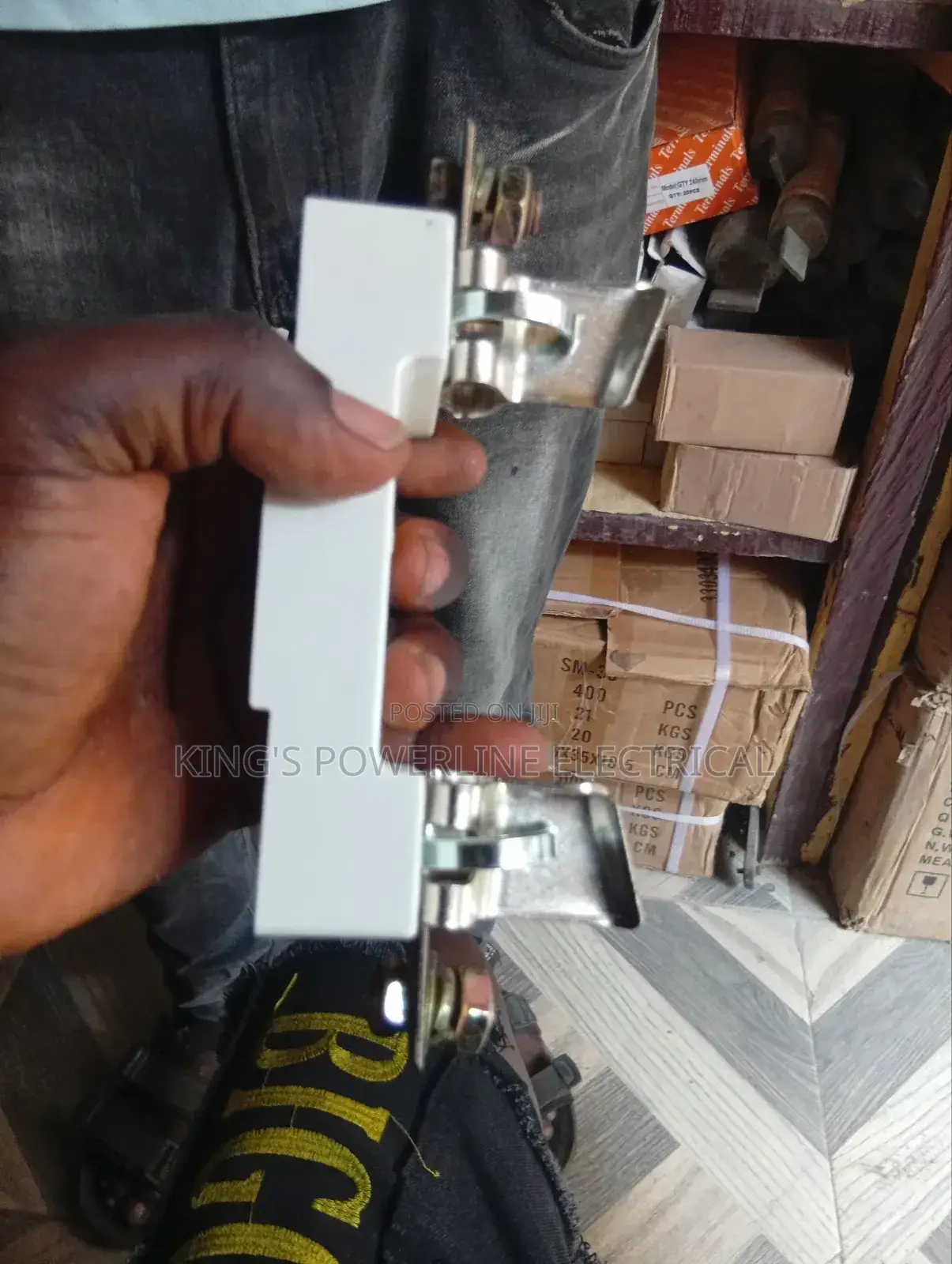 Fuse and Base 200 Amps