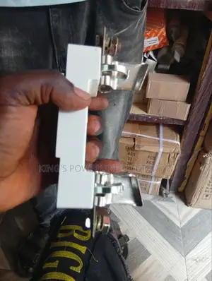 Fuse and Base 200 Amps