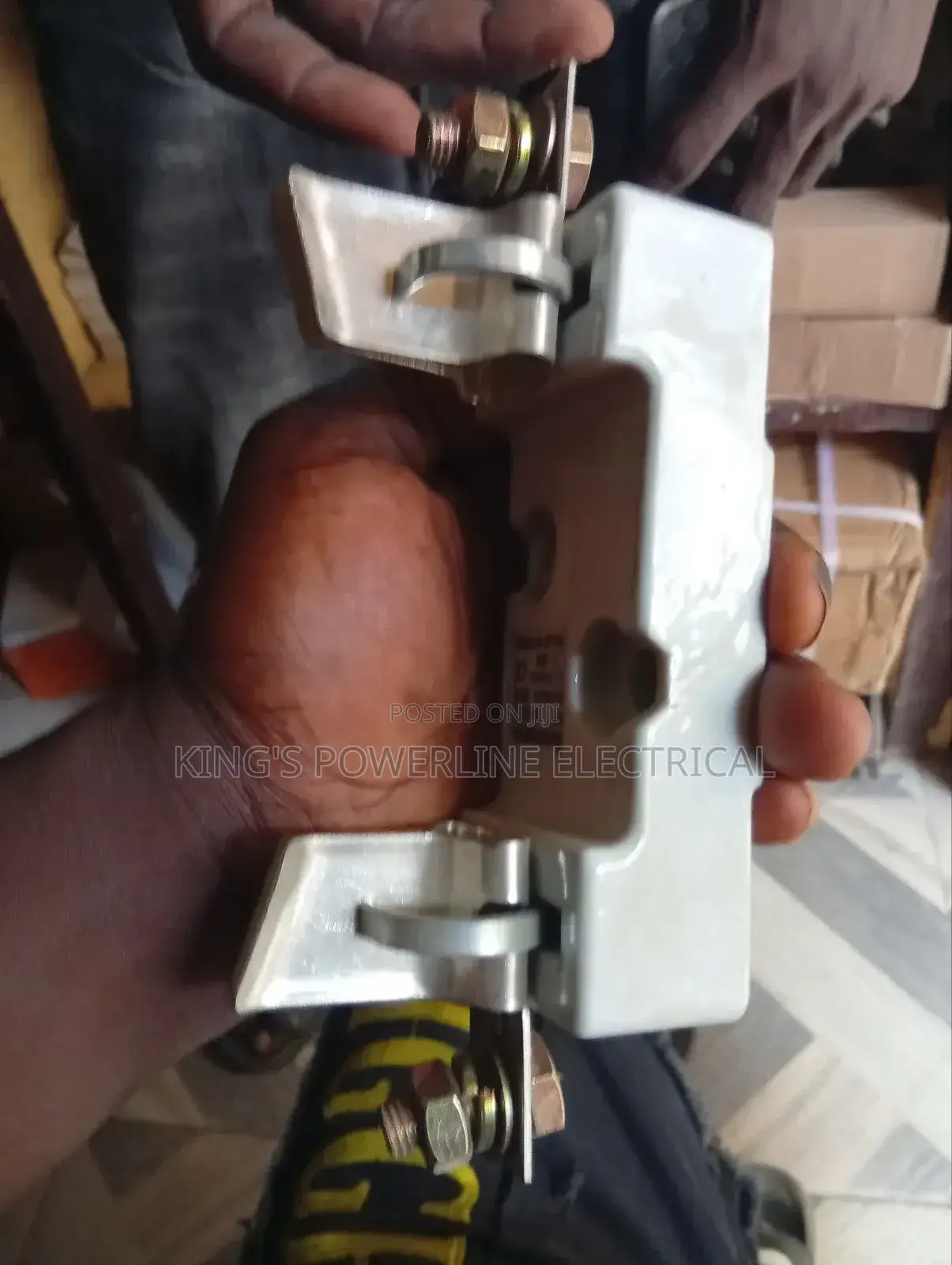 Fuse and Base 200 Amps