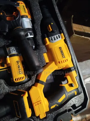 Dewalt Machine Combo 4 in 1 Battery 280volt.