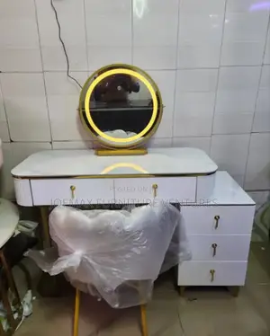 Dressing Mirror With Dresser Chair And Table 6 Drawers.