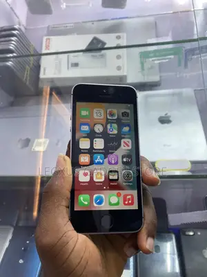 Apple iPhone SE 64 GB Silver
