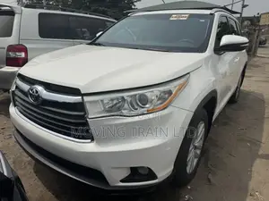 Toyota Highlander LE 4dr SUV (2.7L 4cyl 6A) 2015 White