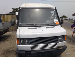 Mercedes-Benz Tourismo 2000 White