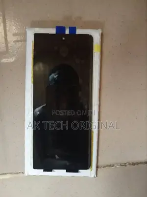 Tecno Phantom v Fold2 Front Screen