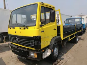 Mercedes-Benz 2006 Yellow