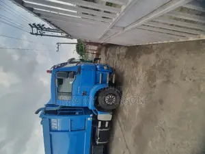 Compactor/Garbage Truck