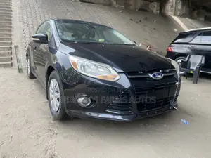 Ford Focus SE Hatchback FWD (2.0L 4cyl 5M) 2012 Black