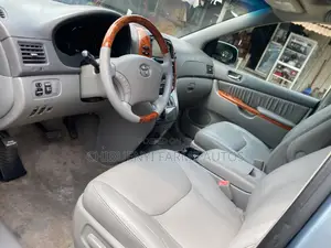 Toyota Sienna XLE Limited FWD 2009 Beige