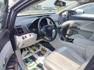 Toyota Venza V6 AWD 2010 Gray