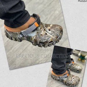 Unisex Top Quality Crocs With Strap