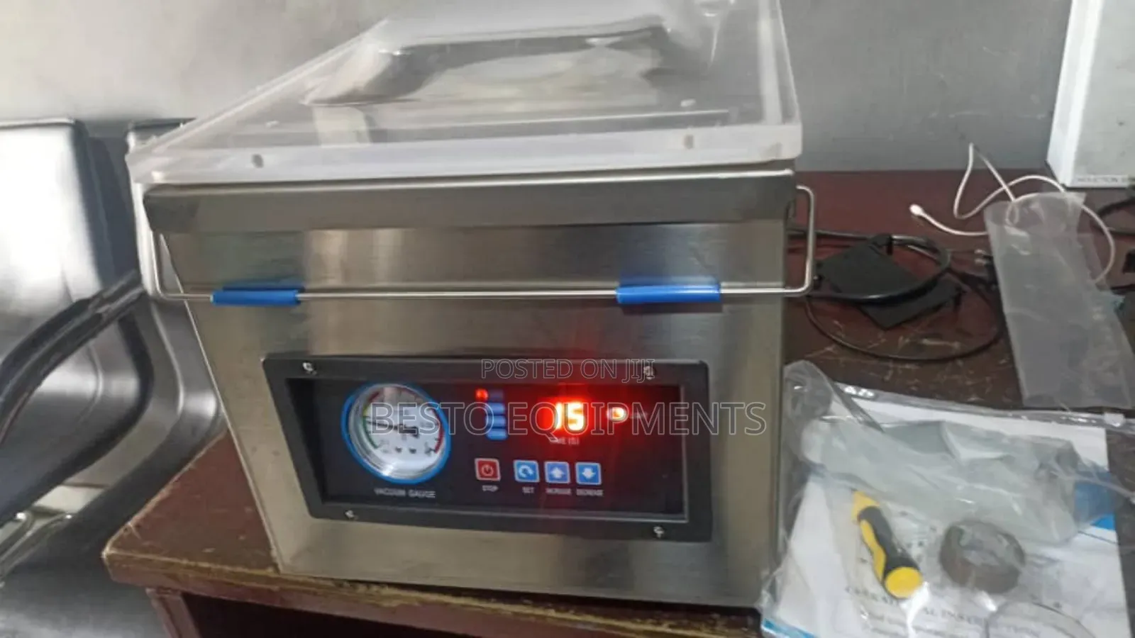Vacuum Sealing Packaging Machine.