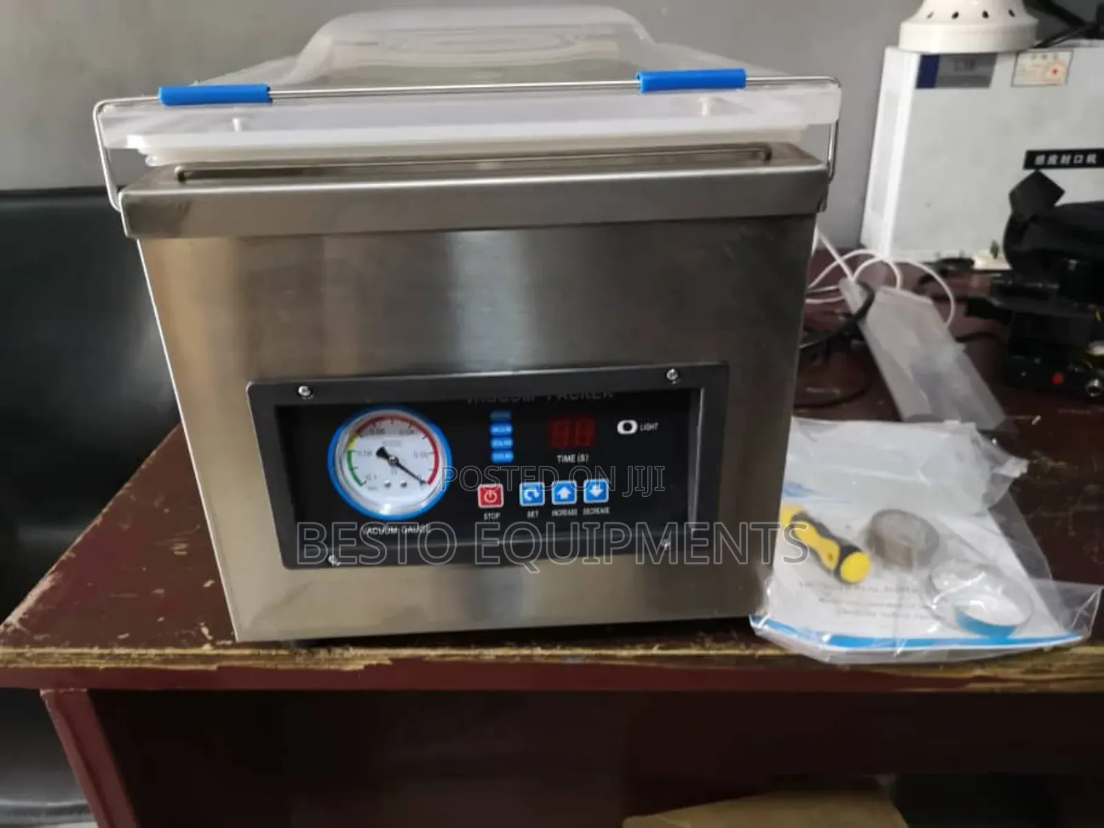Vacuum Sealing Packaging Machine.