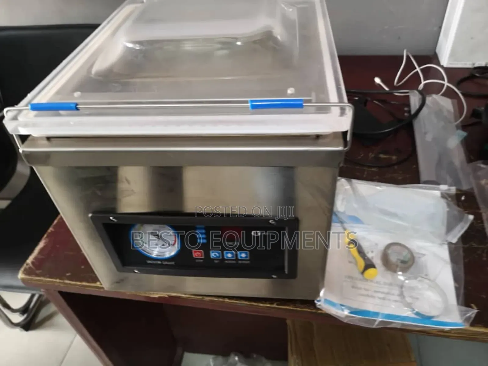 Vacuum Sealing Packaging Machine.