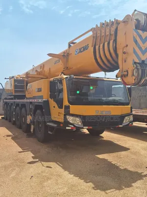 Fairly Used 200 Tons XCMG Motor Crane Available for Purchase