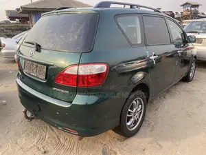 Toyota Avensis Verso 2.0 D-4D 2006 Green