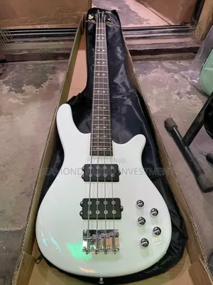 Alvarez 4 Strings Bass Guitar