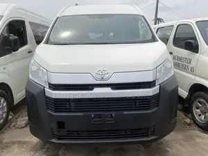 Toyota HiAce 2019 White
