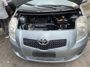 Toyota Yaris Base Sedan 4dr 2010 Silver
