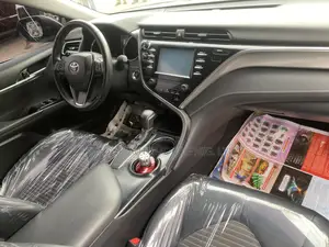 Toyota Camry SE (2.5L 4cyl 8A) 2019 Gray