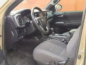 Toyota Tacoma TRD Off Road 2017 Gold