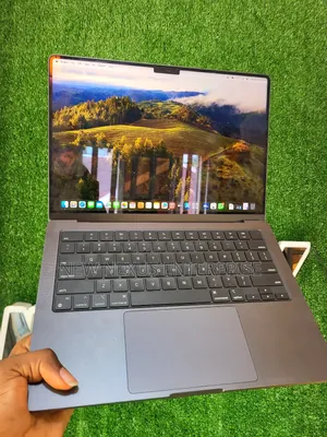Laptop Apple MacBook Pro 2023 M3 14-Inch 18GB Apple M3 Pro SSD 512GB