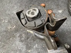 Gearbox Hanger /Engine Sitting Ford Edge