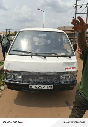 Nissan Vanette 1995 White