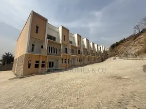 4bdrm Townhouse/Terrace in Mabushi for sale