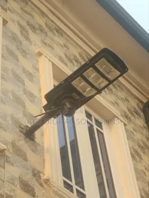 Solar PTZ Powered Camera With Lamp